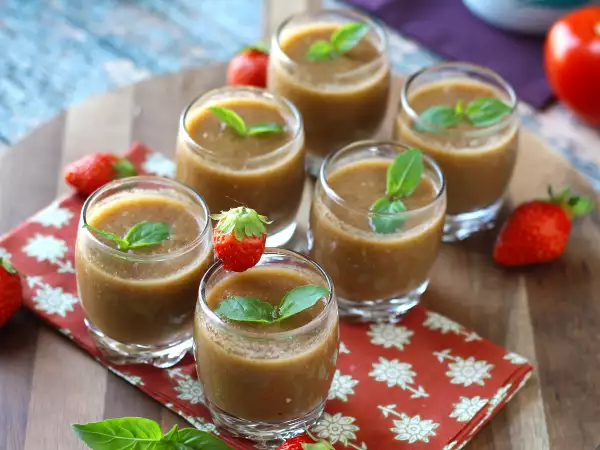 Rețetă Gazpacho cu căpșune și roșii: un aperitiv răcoritor și original pentru vară