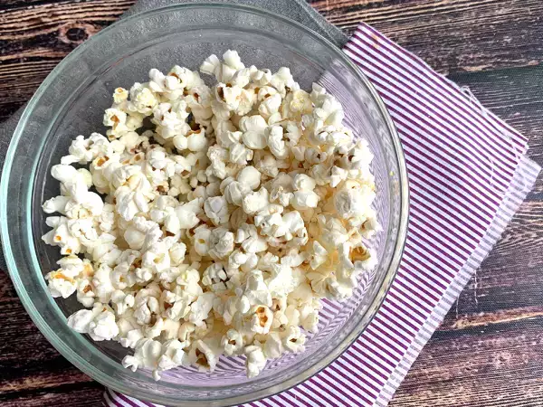 Rețetă Cum se prepară popcornul la cuptorul cu microunde? (fără ulei)
