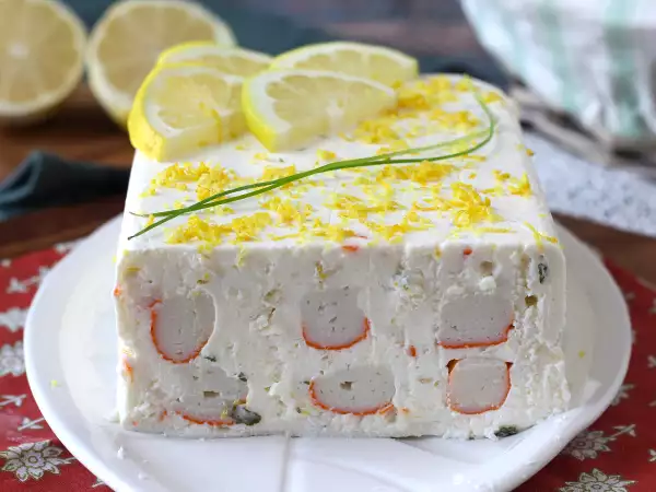 Rețetă Terină de surimi fără gătire: un aperitiv rece, ușor de preparat și perfect pentru vară