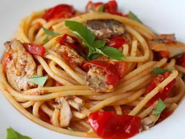 Rețetă Spaghete cu sardine: o rețetă simplă și ieftină!