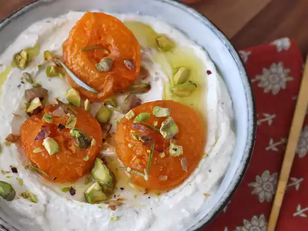 Rețetă Cremă de feta și caise coapte – pasta perfectă pentru aperitiv!