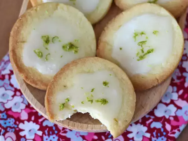 Rețetă Biscuiți cu unt și lămâie verde, acoperiți cu glazură