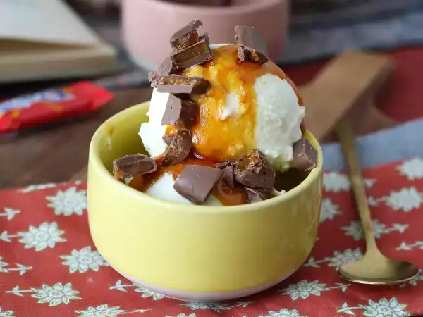 Rețetă Mcflurry de casă cu caramel și ciocolată neagră, preparat cu ninja creami