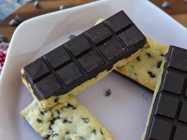 Rețetă Biscuiți cu ciocolată, pufoși și crocanți
