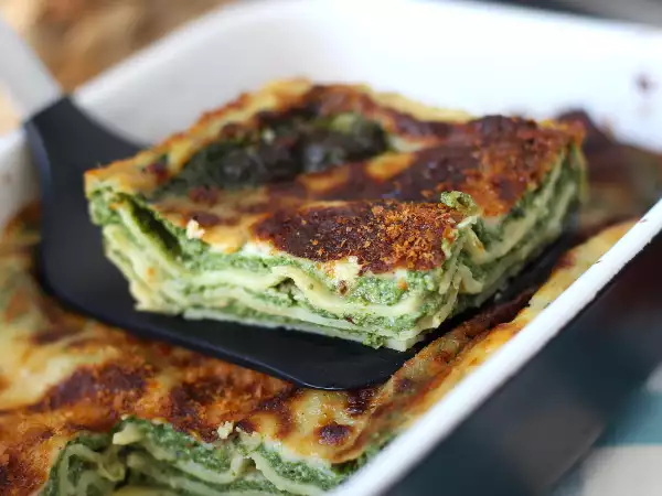 Rețetă Lasagna vegetariană cu spanac și tofu, preparată în air fryer