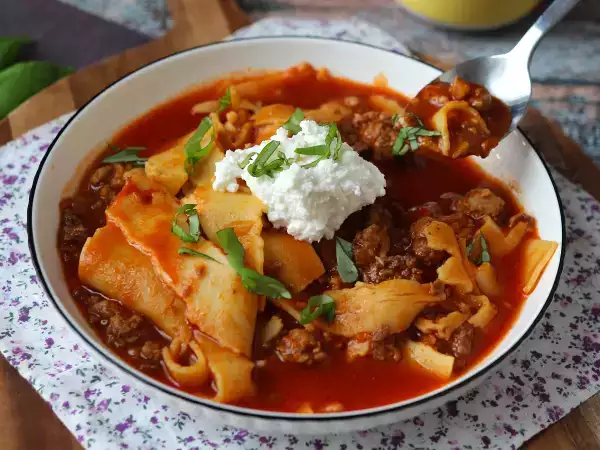Rețetă Supă de lasagna cu carne, ricotta și parmezan