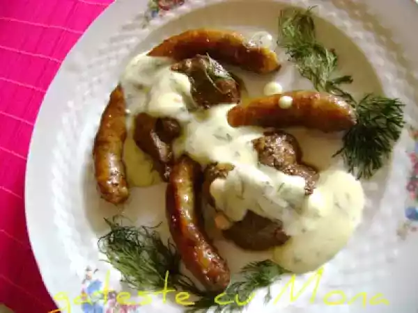 Rețetă Ficatei de pui si carnati cu sos crema de smantana, ienibahar si mara