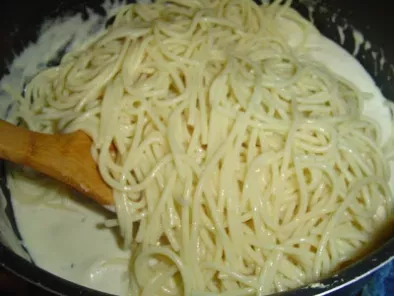 Rețetă Spaghete cu sos alb si carne de pui