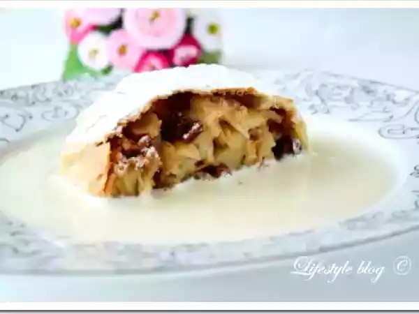 Rețetă Rafinament vienez: strudel cu mere si sos de vanilie