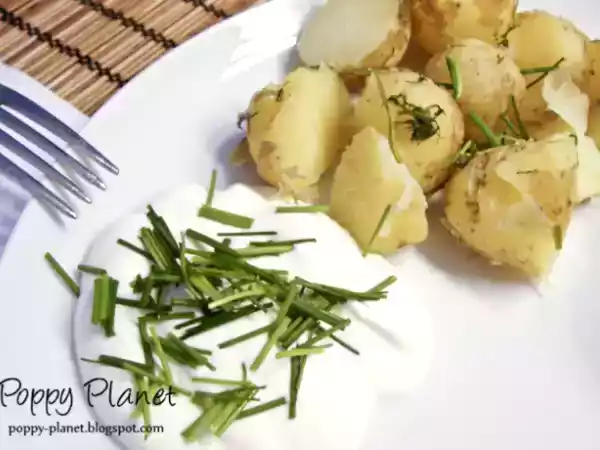 Rețetă Cartofi noi cu marar si sos de smantana