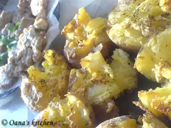 Rețetă Cartofi striviti si creier pane!