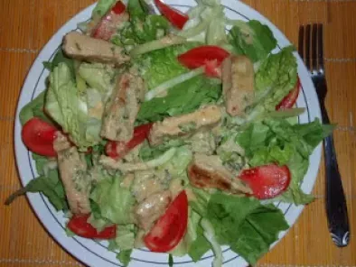 Rețetă Salata verde cu piept de curcan si sos frantuzesc