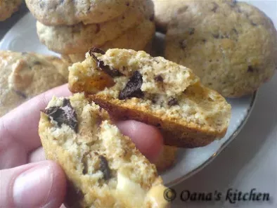 Rețetă Chocolate chip cookies ( biscuiti cu bucati de ciocolata, nuci si alune)