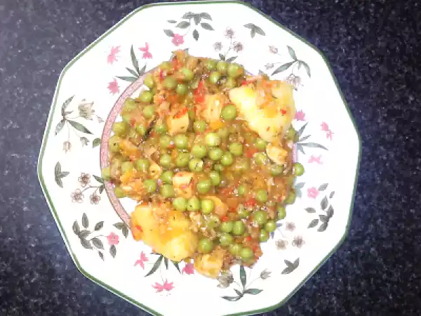 Rețetă Mancare de mazare cu crenvusti vegetali