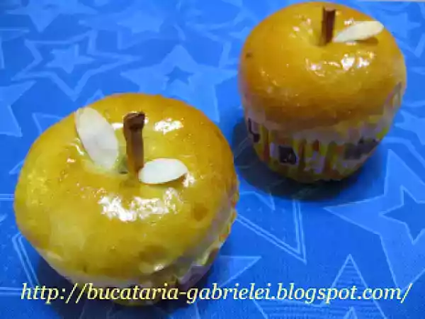 Rețetă Mere din aluat (paine cu mere si stafide)