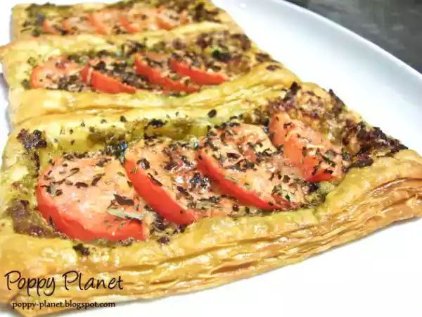 Rețetă Foietaj cu pesto si rosii