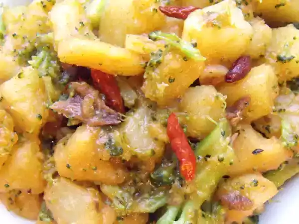 Rețetă Salata calda de cartofi si broccoli (warm potatoes and broccoli salad)