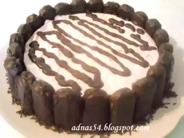 Rețetă Tort de piscoturi cu crema de coacaze