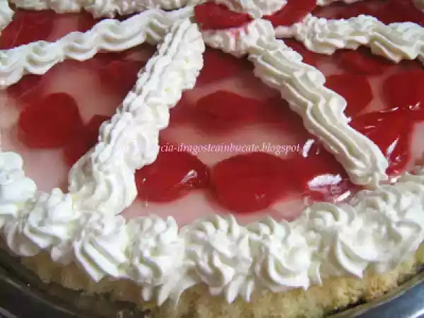 Rețetă Tarta cu capsuni si frisca