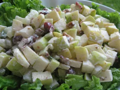 Salata cu mere waldorf