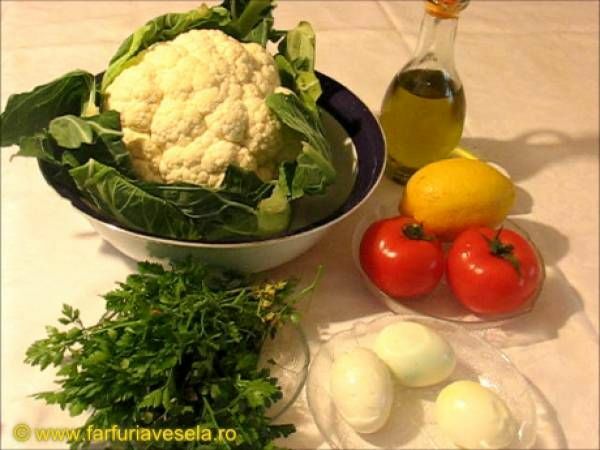 Salata de conopida cruda cu oua (reteta video)