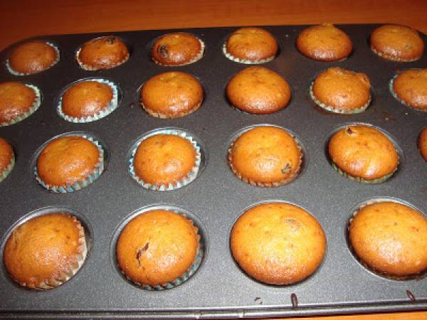 Briose cu iaurt si stafide - Preparare etapa 6