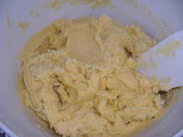 Fursecuri cu cirese - Preparare etapa 1