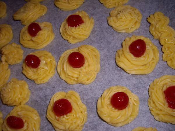 Fursecuri cu cirese - Preparare etapa 5