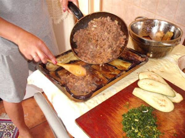 MUSACA DE VINETE CU CARNE - Preparare etapa 3