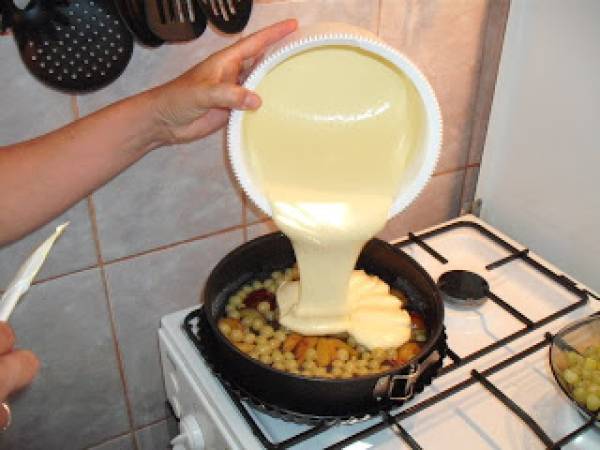 PRAJITURA INSIROPATA CU FRUCTE - Preparare etapa 3