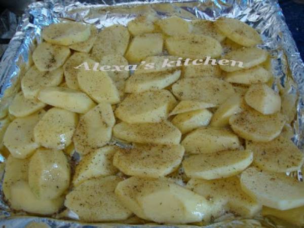 Pui la cuptor pe pat de cartofi - Preparare etapa 1