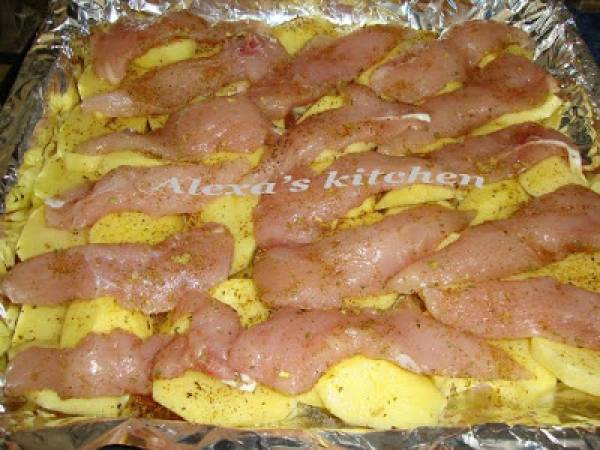 Pui la cuptor pe pat de cartofi - Preparare etapa 2