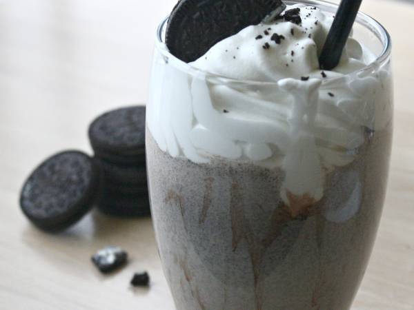 Milkshake cu Oreo - Preparare etapa 3