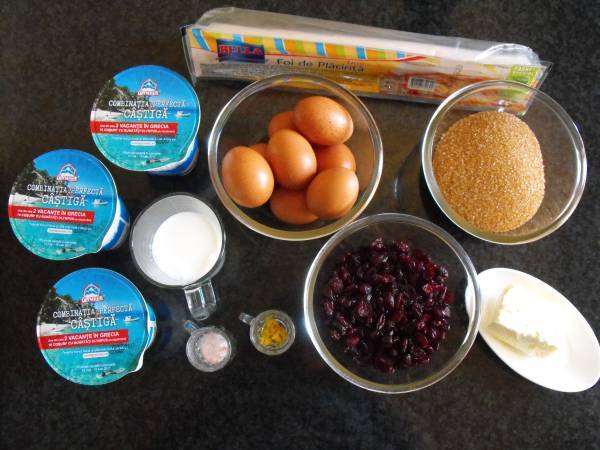 Placinta cu iaurt si merisoare - Preparare etapa 1