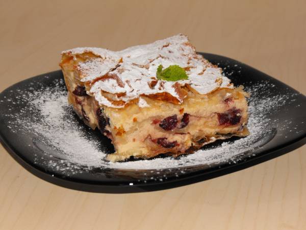 Placinta cu iaurt si merisoare - Preparare etapa 3