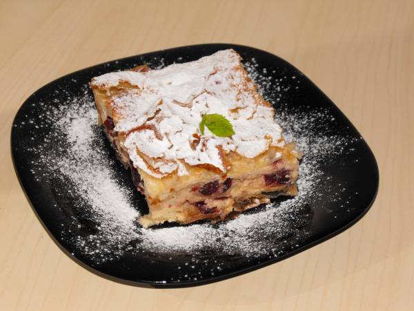 Placinta cu iaurt si merisoare - Preparare etapa 4