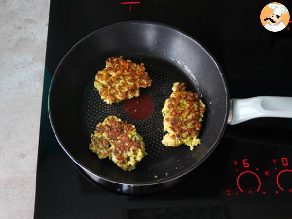 Chiftelute din broccoli si conopida - Preparare etapa 4