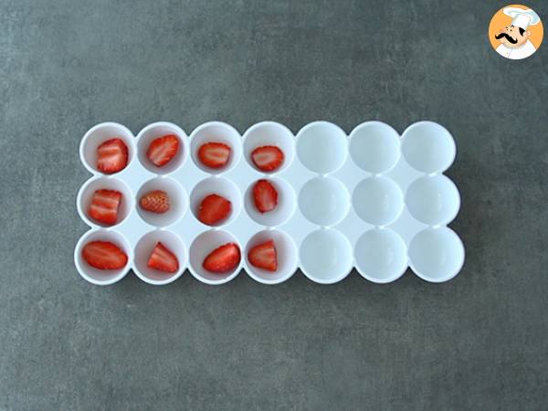 Cuburi de gheata cu fructe de padure si menta - Preparare etapa 1