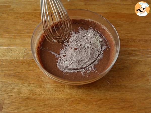 Chec cu ciocolata si... maioneza - Preparare etapa 3