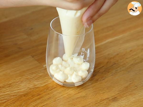 Verrine tiramisu cu capsune - Preparare etapa 4