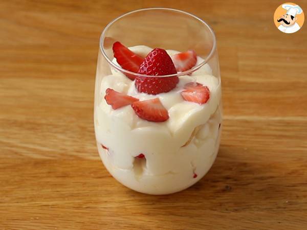 Verrine tiramisu cu capsune - Preparare etapa 6