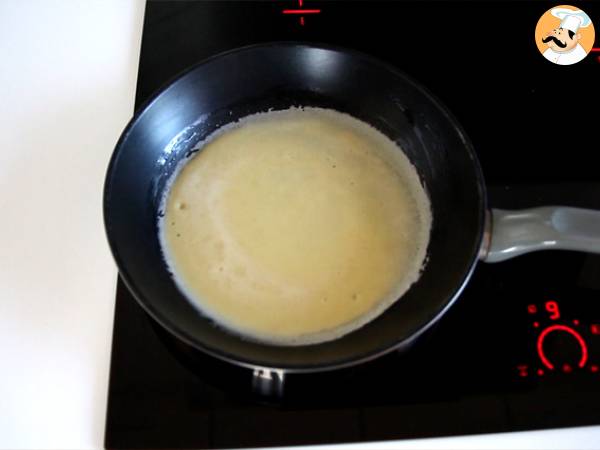 Clatite cu bechamel si jambon - Preparare etapa 3