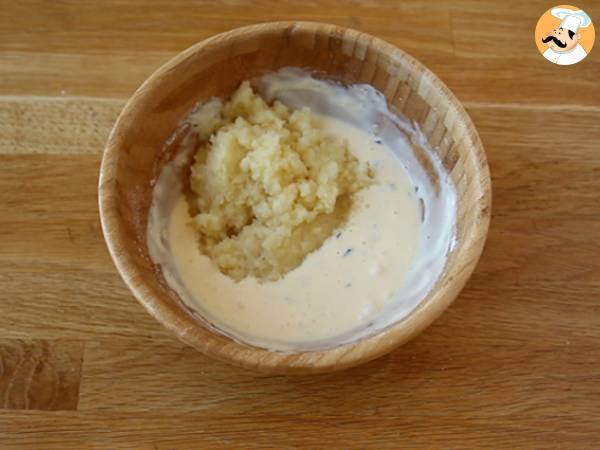 Waffe de cartofi - Sandwich de waffe cu somon afumat si crema de branza - Preparare etapa 2