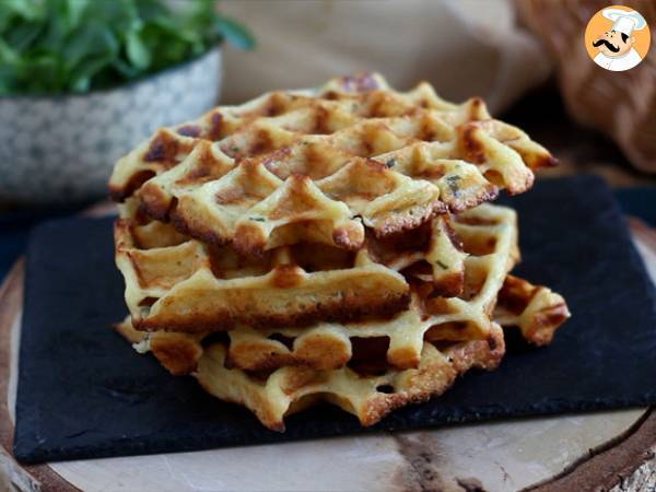 Waffe de cartofi - Sandwich de waffe cu somon afumat si crema de branza - Preparare etapa 5