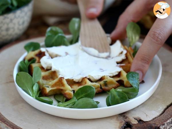 Waffe de cartofi - Sandwich de waffe cu somon afumat si crema de branza - Preparare etapa 6