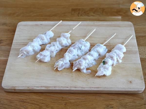 Frigarui de pui marinate intr-un sos de iaurt si lamaie - Preparare etapa 3