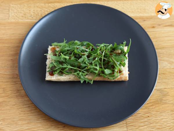 Sandvis cu piept de rata afumat, rosii uscate, rucola si otet balsamic - Preparare etapa 1