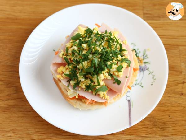 Sandwich bagel, curcan, salata de varza si ou - Preparare etapa 3