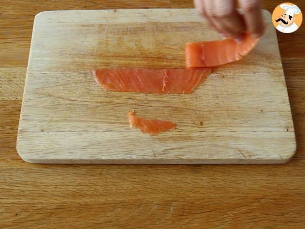 Rulouri de dovlecel si somon afumat - Preparare etapa 2