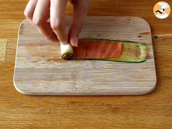 Rulouri de dovlecel si somon afumat - Preparare etapa 5